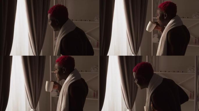 早上咖啡快乐的黑人享受新的一天