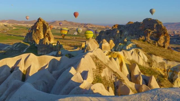 土耳其卡帕多细亚的热气球