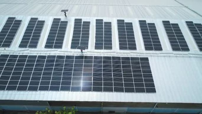 安装太阳能电池板的技术人员的空中俯视图