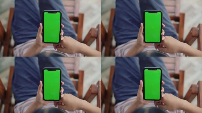 女人使用绿屏观看智能手机