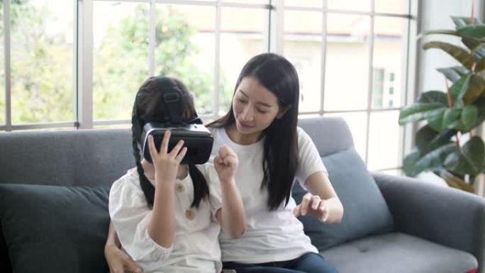 母女使用3d眼镜，VR游戏