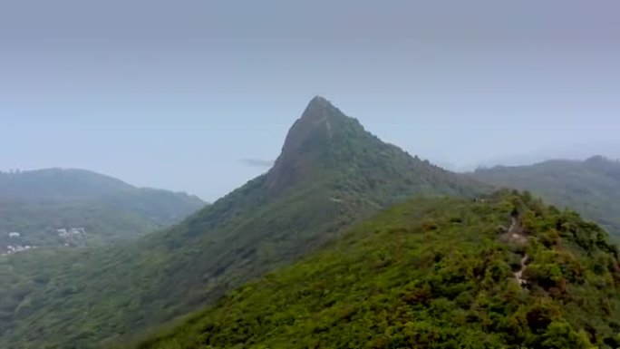 飞越清水湾附近的山脉，远足香港著名的度假郊野公园