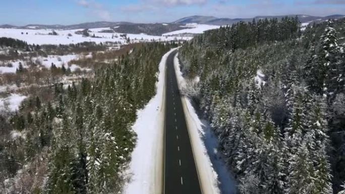 喀尔巴阡山冬季风景优美的道路鸟瞰图