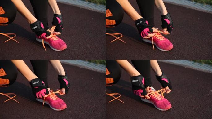 俄罗斯克麦罗沃-2018年7月11日: 年轻女运动员在运动鞋上系鞋带特写