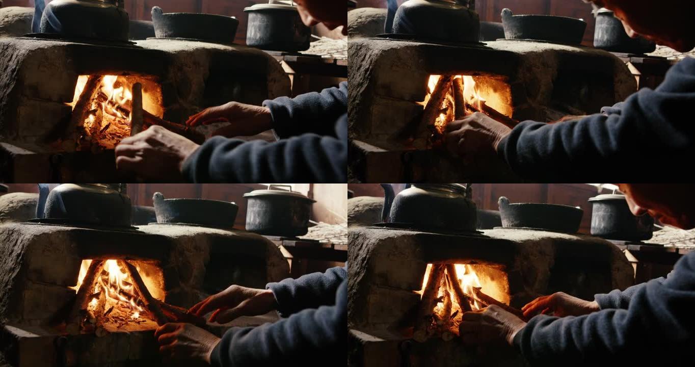CU-日本高级男子在厨房炉灶上添加木材