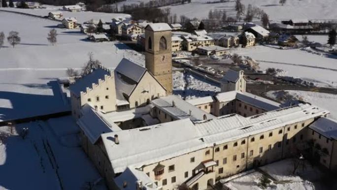 Kloster st.Johann Muestair的鸟瞰图