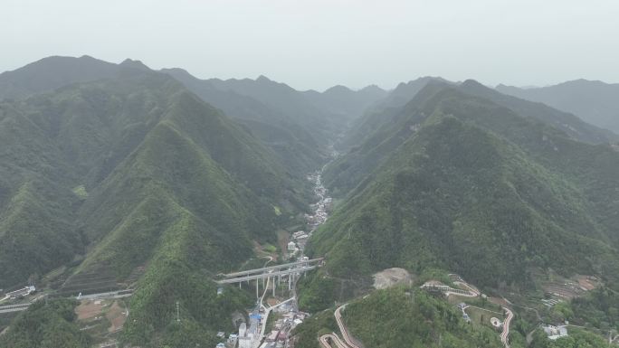 湖北襄阳保康峡谷高速隧道桥4K航拍