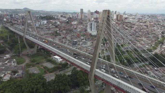 空中射击桥高架桥德佩雷拉哥伦比亚汽车在路上