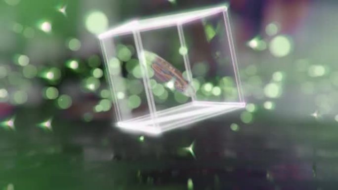 在透明的玻璃立方体上旋转硬币，几何背景场景的3d循环动画。密码艺术