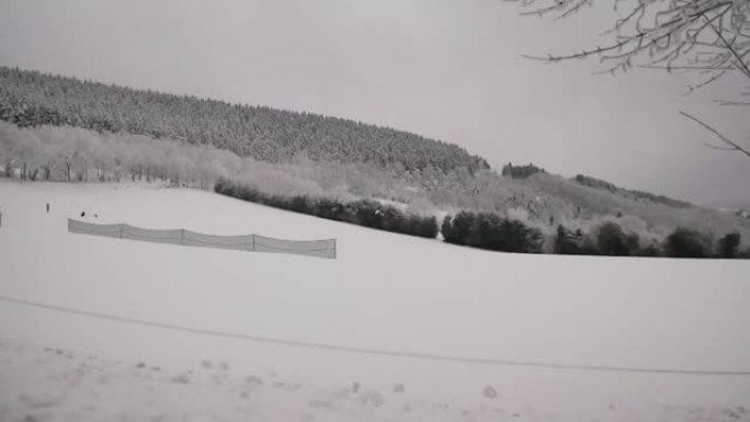 高清冬季雪原的快速移动镜头