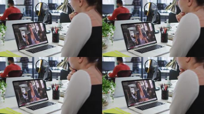 白人妇女在办公室的笔记本电脑上与女同事进行视频通话