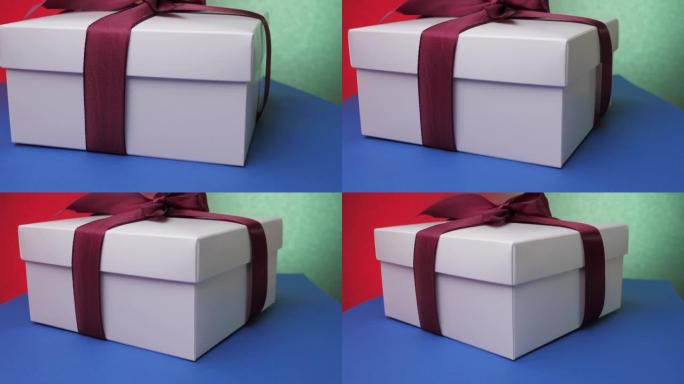 紫色丝带装饰周年礼物盒