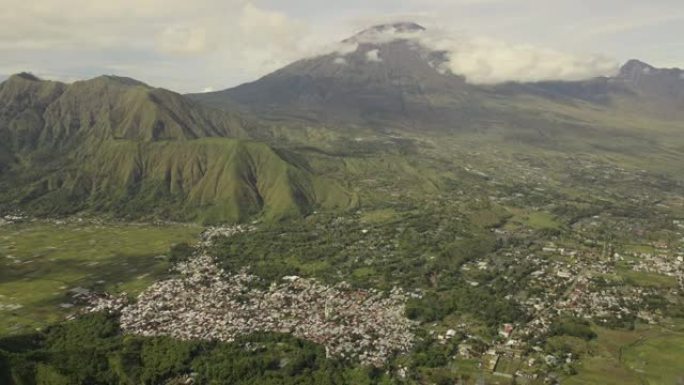 特特巴图稻田、林贾尼火山、古农林贾尼火山。森巴伦村。