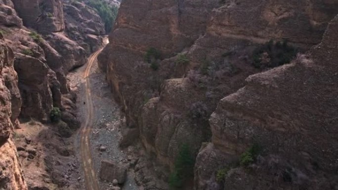 峡谷陡峭峭壁岩石