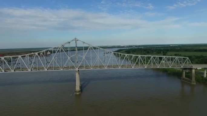 退伍军人纪念桥密西西比河路易斯安那州的格拉默西桥背景