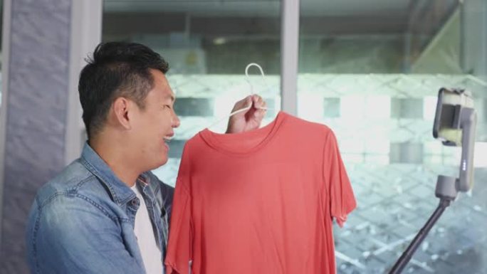 亚洲年轻人的企业家在线直播视频，通过平台或在线应用程序向客户出售她的衣服和衣服