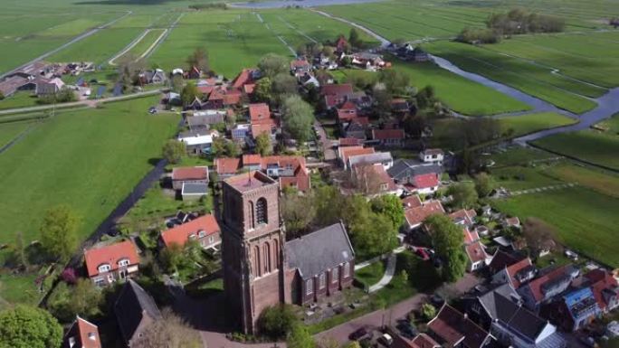 荷兰村庄Randsdorp，带有古老的教堂，空中