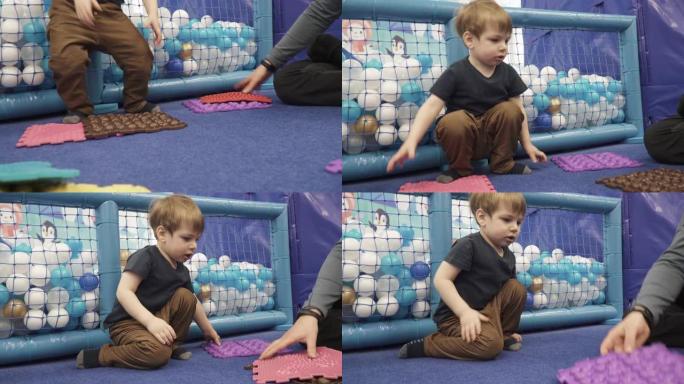 公园里的儿童折叠矫形垫