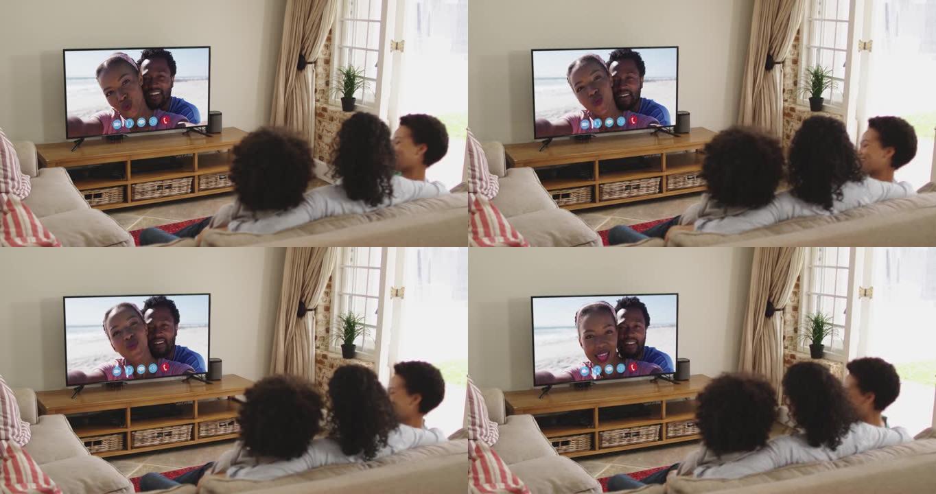 非裔美国人家庭坐在沙发上与电视屏幕上的朋友进行视频通话