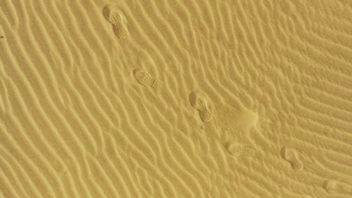 干旱沙漠金沙上的脚印