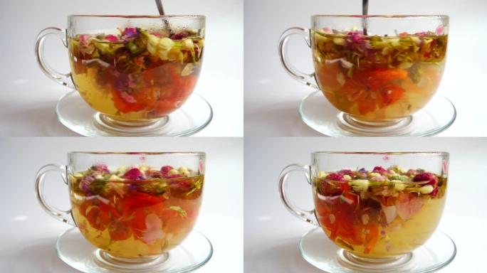 茶来自干旱的花瓣Myosotis花，茶玫瑰，百合，茉莉花，康乃馨。