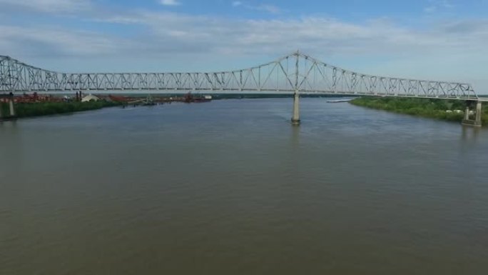 退伍军人纪念桥密西西比河路易斯安那州的格拉默西桥背景