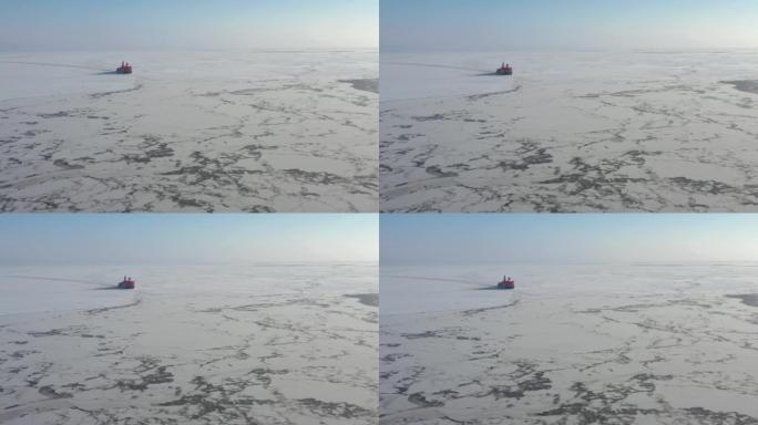 破冰船进入冰。