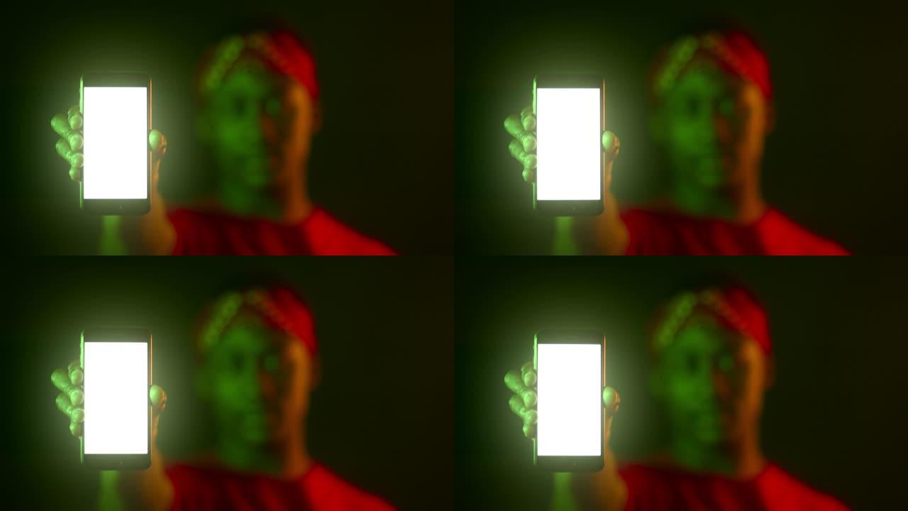 现代智能手机，黑色男性手中的空白色屏幕，霓虹灯中模糊的非洲裔美国人肖像