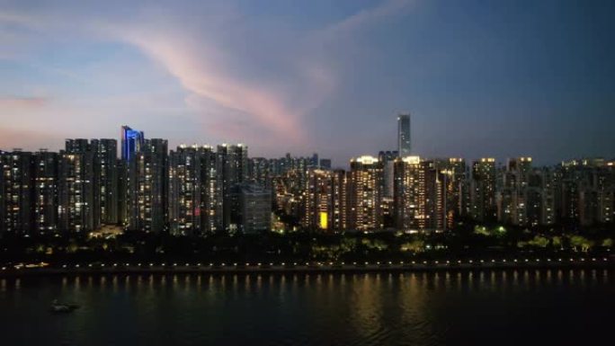 城市夜晚的鸟瞰图现代化都市地标建筑高楼大