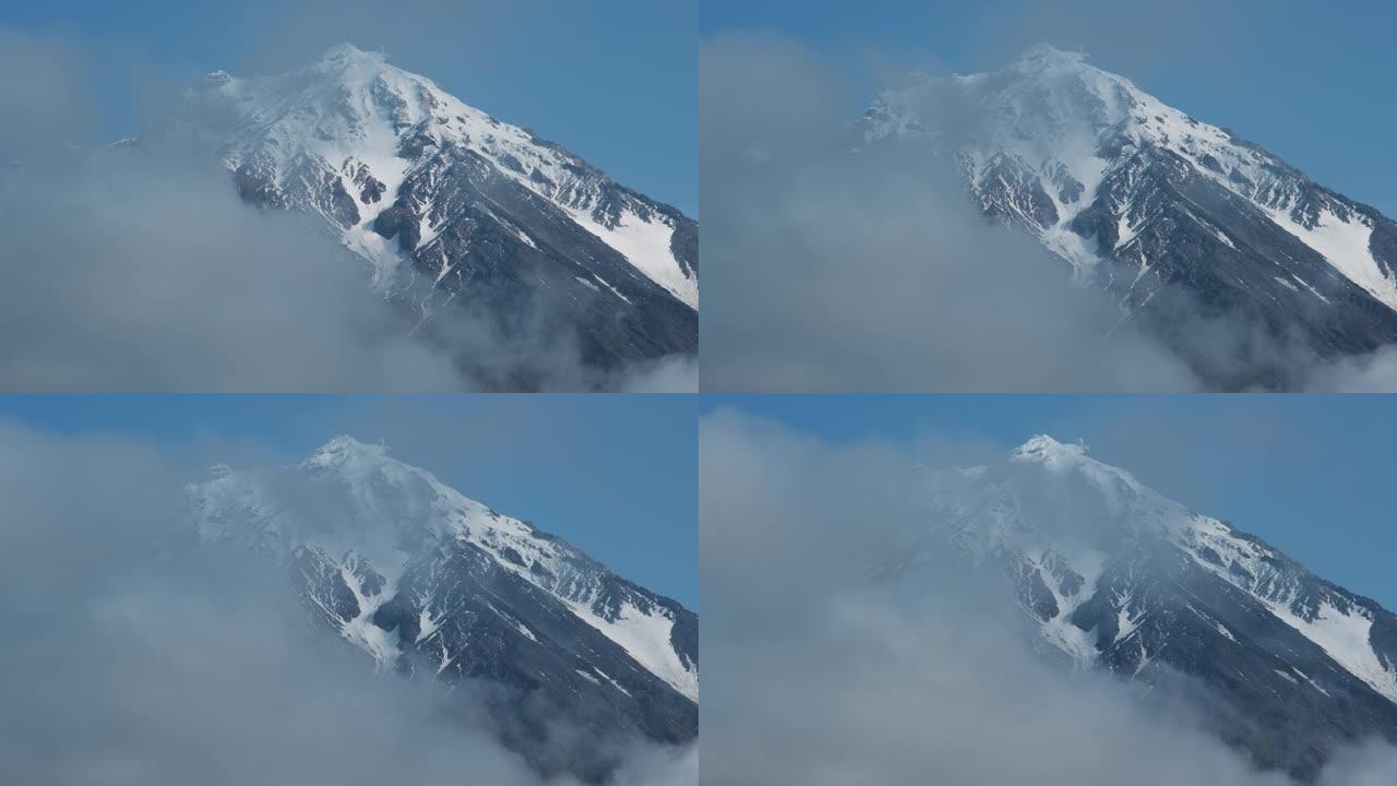 堪察加半岛上的科里亚克斯基火山