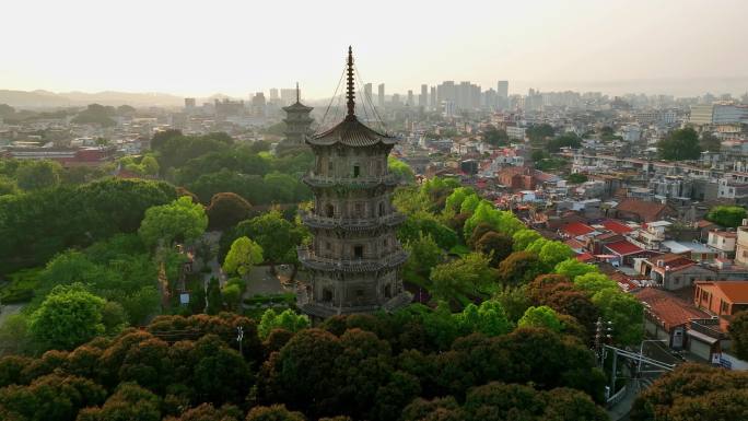 航拍清晨泉州西街开元寺东西塔日出风光