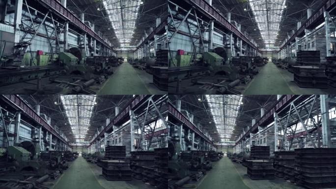 现代工业工厂车间内部，大型机库，带钢机械和金属制品制造生产的货物