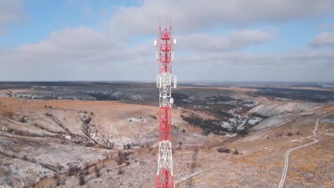 农村地区电信天线塔的航拍。