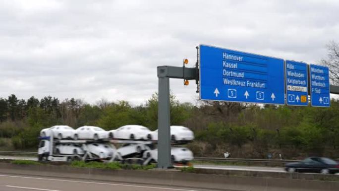 法兰克福机场附近的德国A5高速公路交通密集。