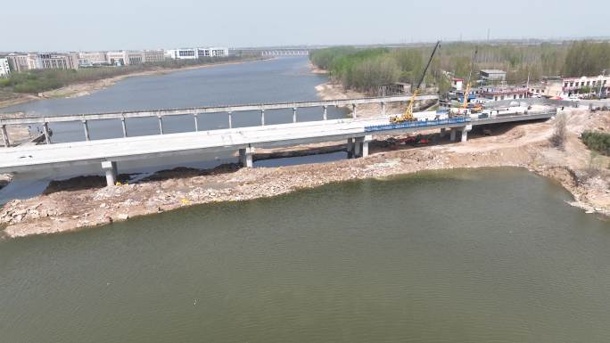 费县封闭施工桥梁建设姜庄湖大桥  浇筑