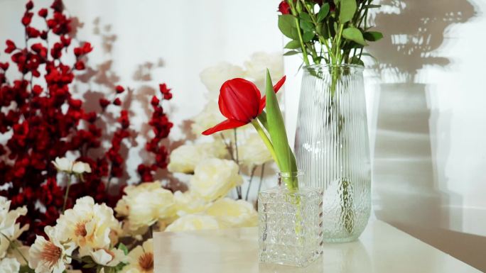 红色鲜花花瓶摆件装饰
