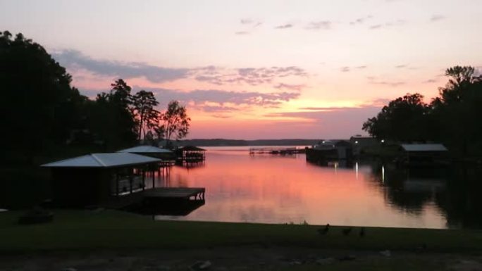 辛克莱湖 (Lake Sinclair Cove) 醒来