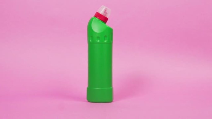 绿色瓶子由家用化学品回收塑料制成。