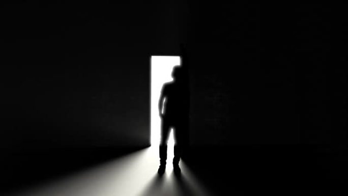男人站在黑暗中的三扇敞开的门，光线从水槽里冒出来。决策概念。