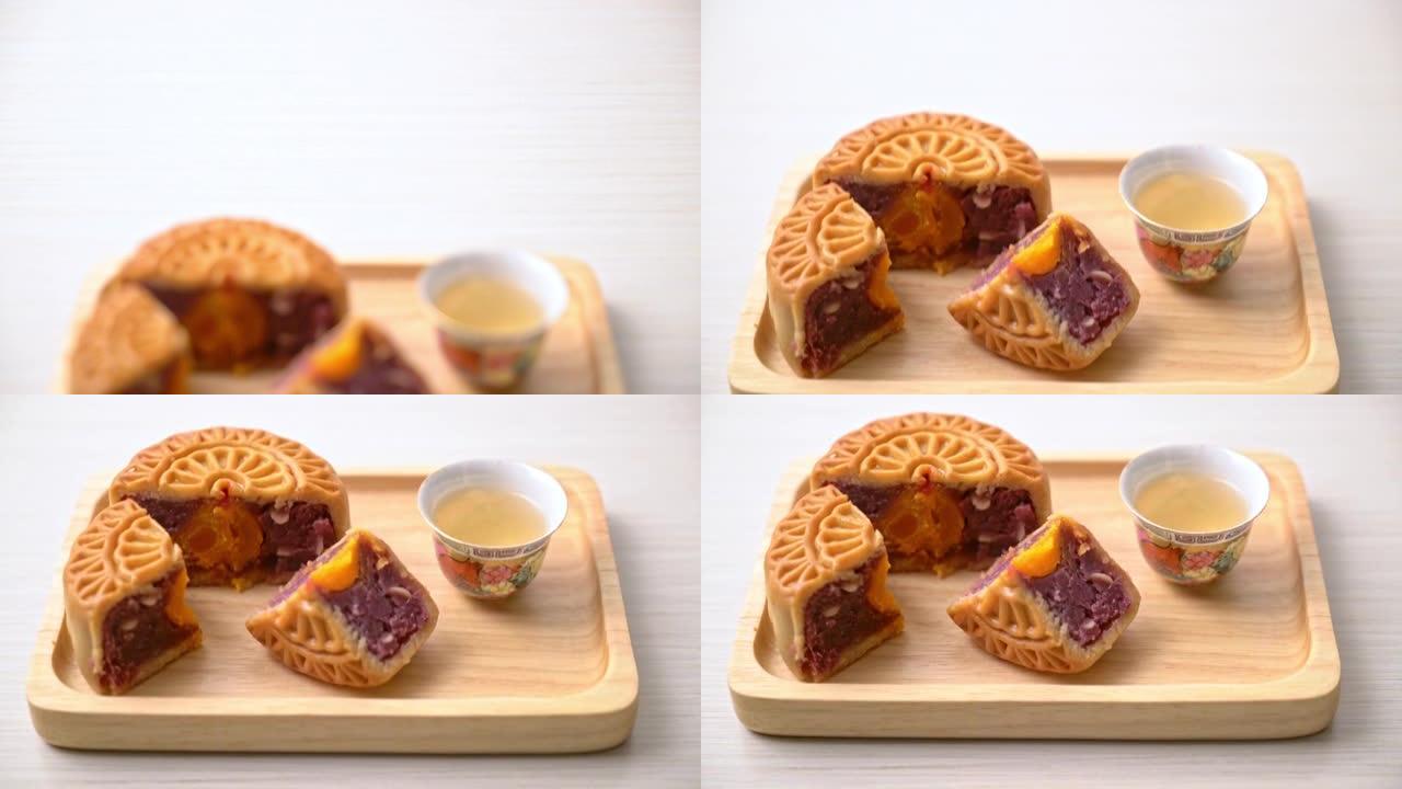 中国月饼紫薯蛋黄口味配茶在木盘