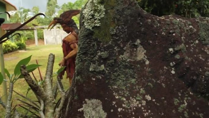 Waruga是数百年前北苏拉威西岛的Minahasans传统上使用的一种石棺或地上墓碑。瓦鲁加墓碑的