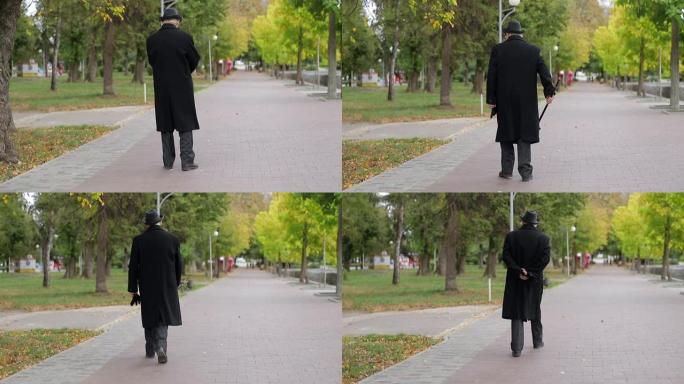 一个老人独自一人在公园散步