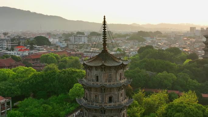 航拍清晨泉州西街开元寺东西塔日出风光