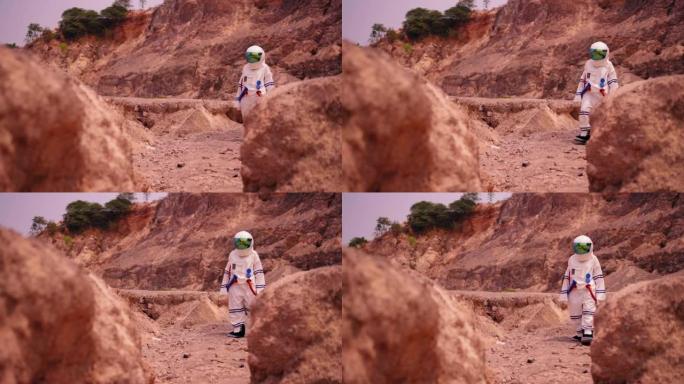 穿着太空服的女人走在沙漠地区探索火星的前慢动作视图，梦想着人类与水源，生命相遇。