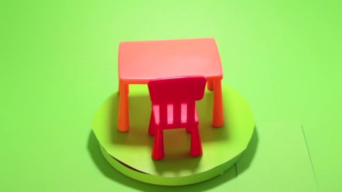 木偶玩具椅孤立色键模型。概念家具店