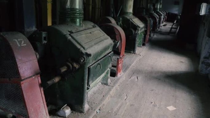 蒸汽磨机。废弃的蒸汽磨机。