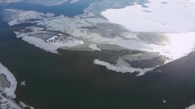 春季冰漂在冰冻的冬季河湖鸟飞越-无人机收藏股票视频