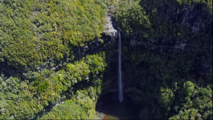 马德拉拉巴萨尔里斯科瀑布鸟瞰图