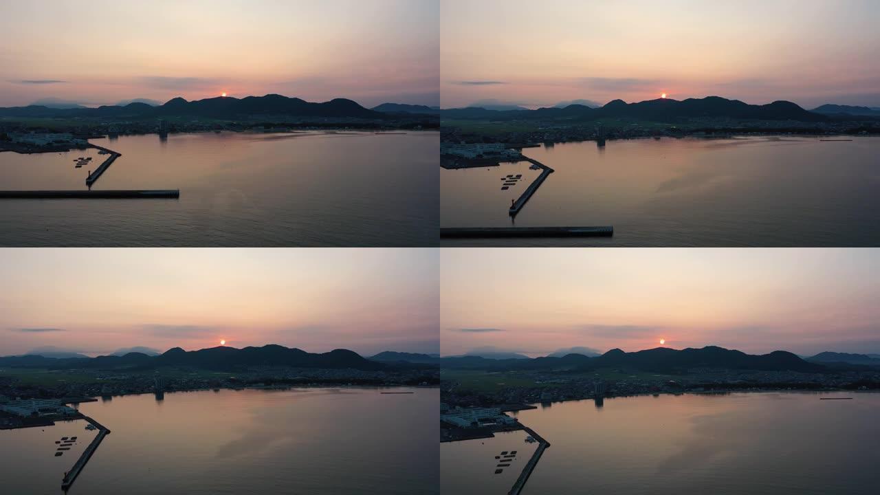 福冈县福津市津崎上空的早晨日出。