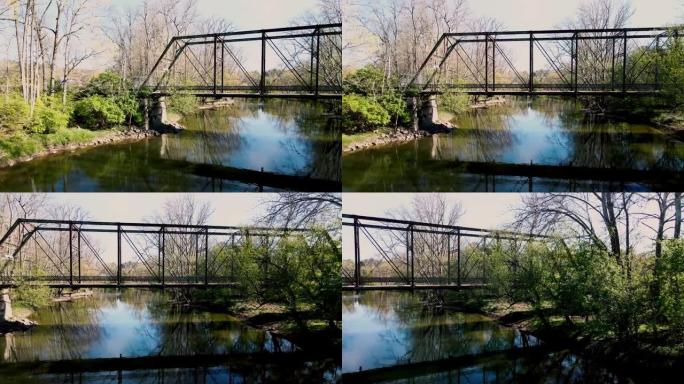 俄亥俄州中部缓慢的懒惰olangtangy河上的老式生锈的废弃钢桥的左向右慢锅